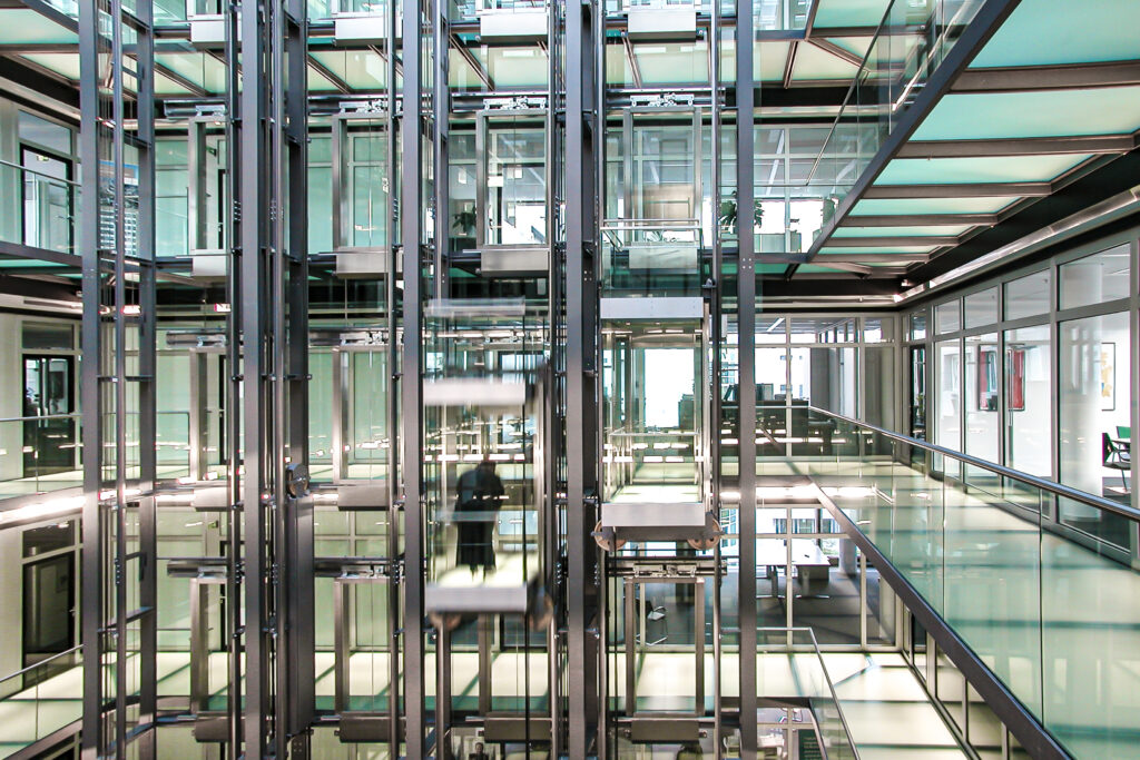 2726-29-db-Campus-20050512-3-1024x683