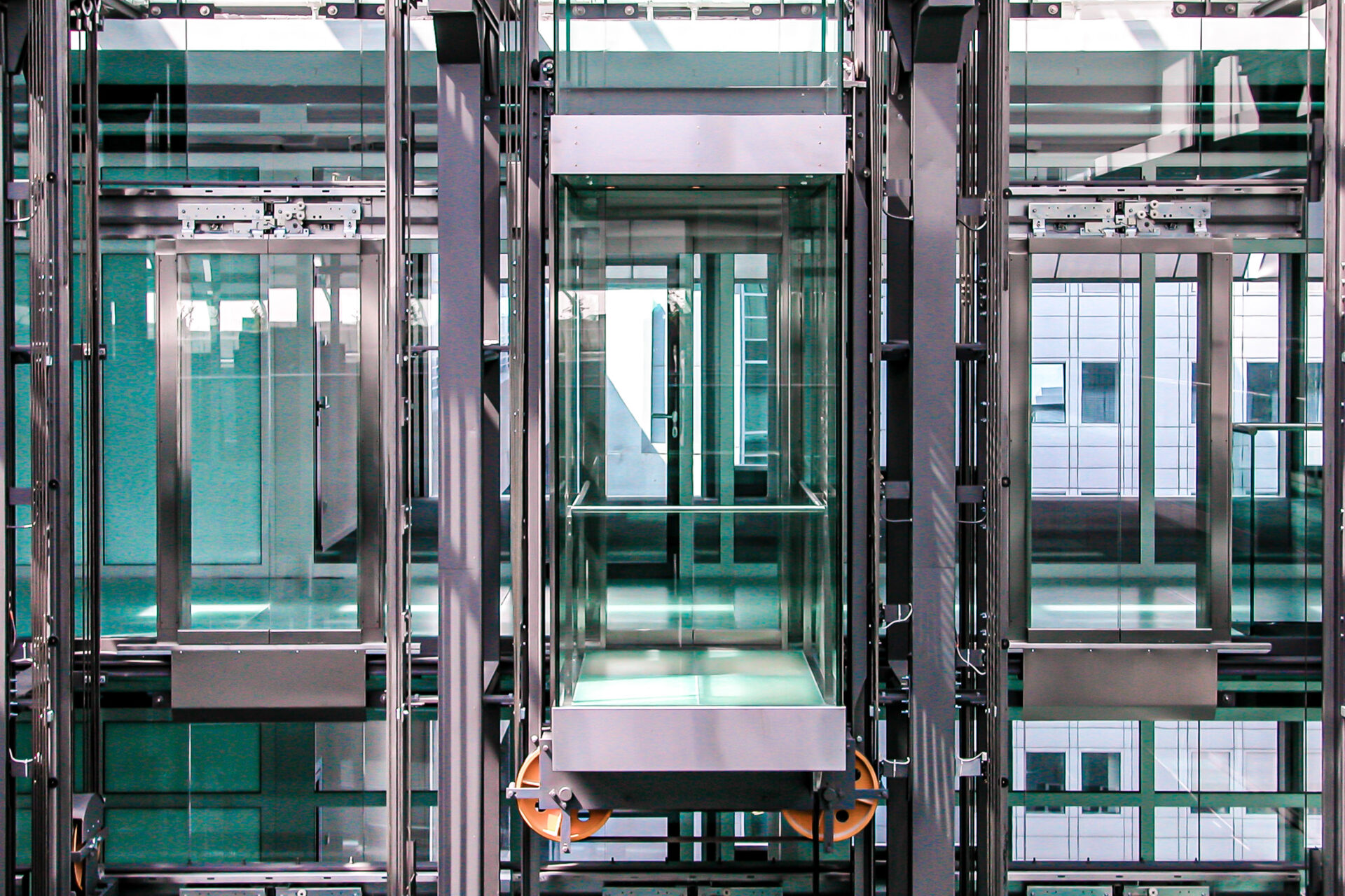 E-2726-29-db-Campus-20030807-22-1920x1280